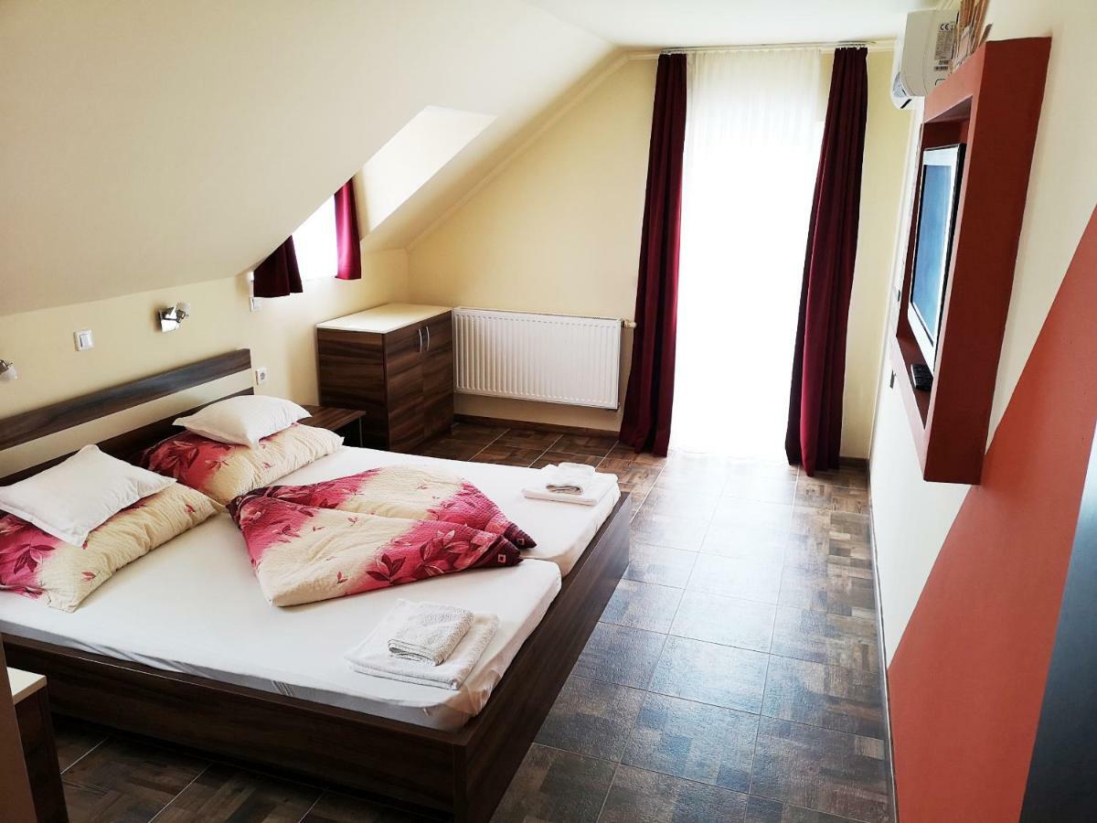 Borostyan Panzio Bed & Breakfast *