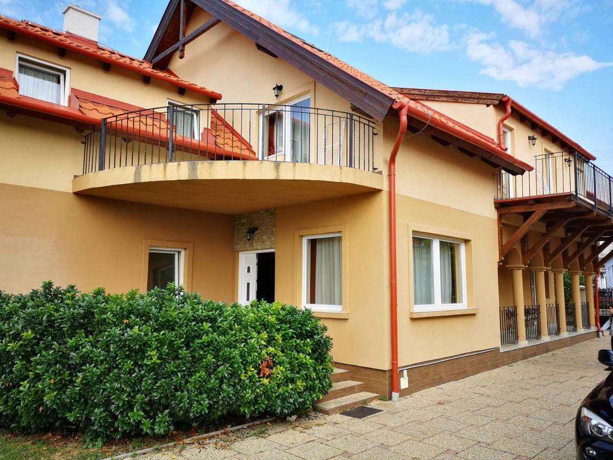 Borostyan Panzio Bed & Breakfast